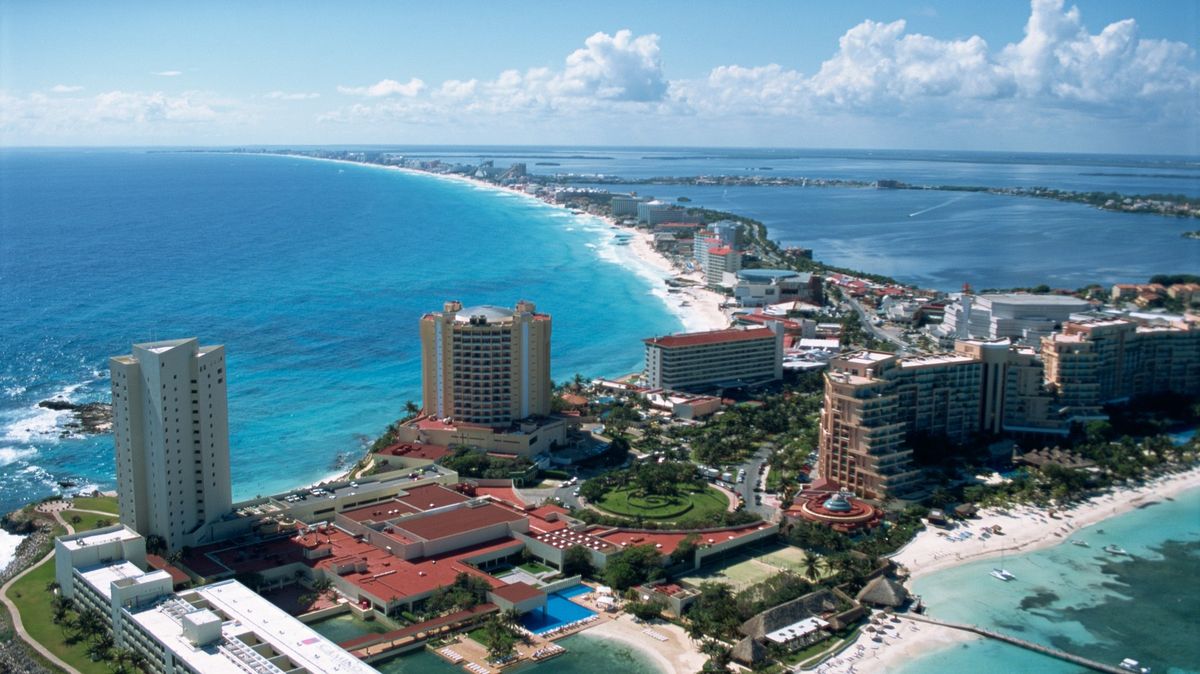 Turista v Cancúnu tajně natočil zaměstnance hotelu, jak se mu prohrabává věcmi